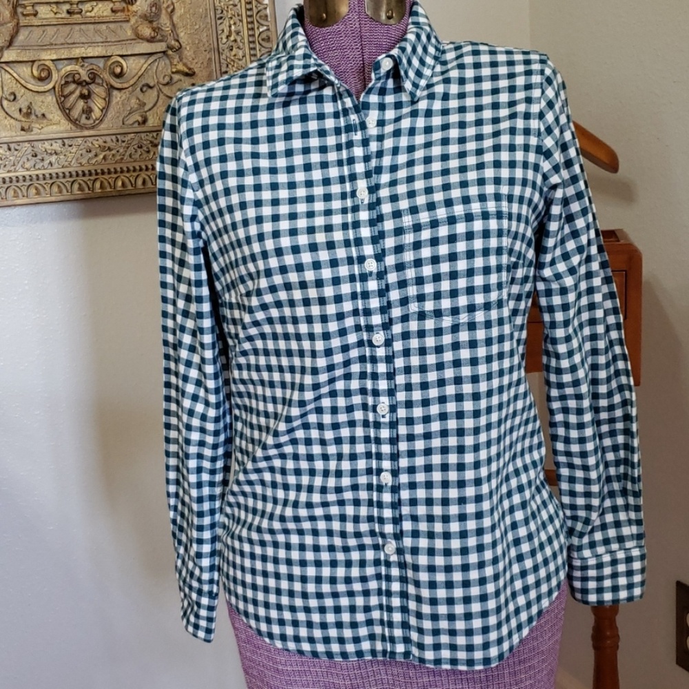 Women's Long sleeve button down shirt